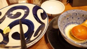 大阪、堺市にあるラーメン屋ロケットキッチンの新メニュー濃厚魚介醤油つけ麺を食べ終わった皿の写真。