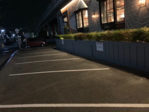 堺市、鳳にある、羽衣びーふ亭の駐車場の写真。