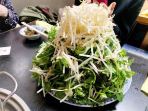 大阪府堺市にある“元祖草鍋えんや”のメニュー草鍋の青野菜の写真。