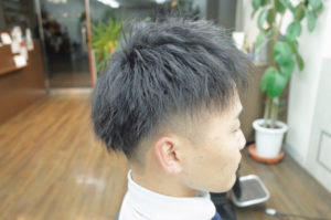 大阪、堺市にてツイストパーマフェードカットの髪型にした写真