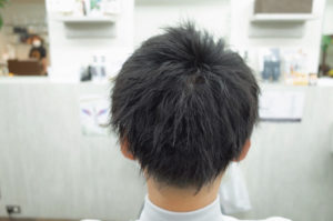 大阪、堺市にてツイストパーマフェードカットの髪型にした後ろからの写真