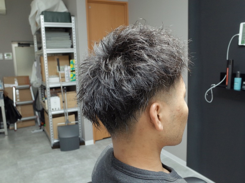 堺市のバーバーショップライフヘアー 堺大浜にてツイストパーマをした髪型の写真