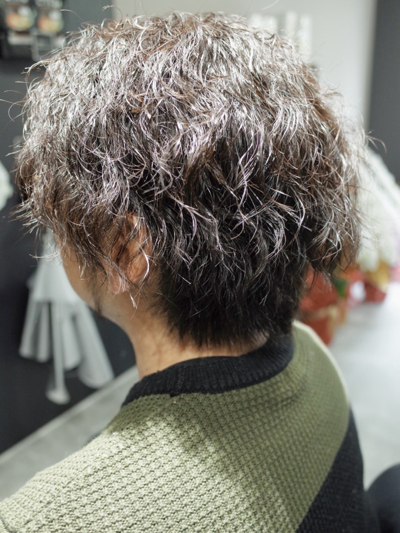 【大阪 堺 泉州】にてカットした春のメンズミディアムパーマの髪型の写真