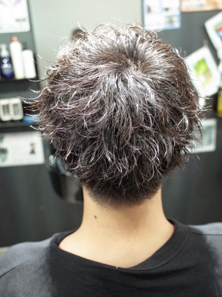 大阪府堺市にあるメンズパーマ専門店にてツイストスパイラルの髪型の画像