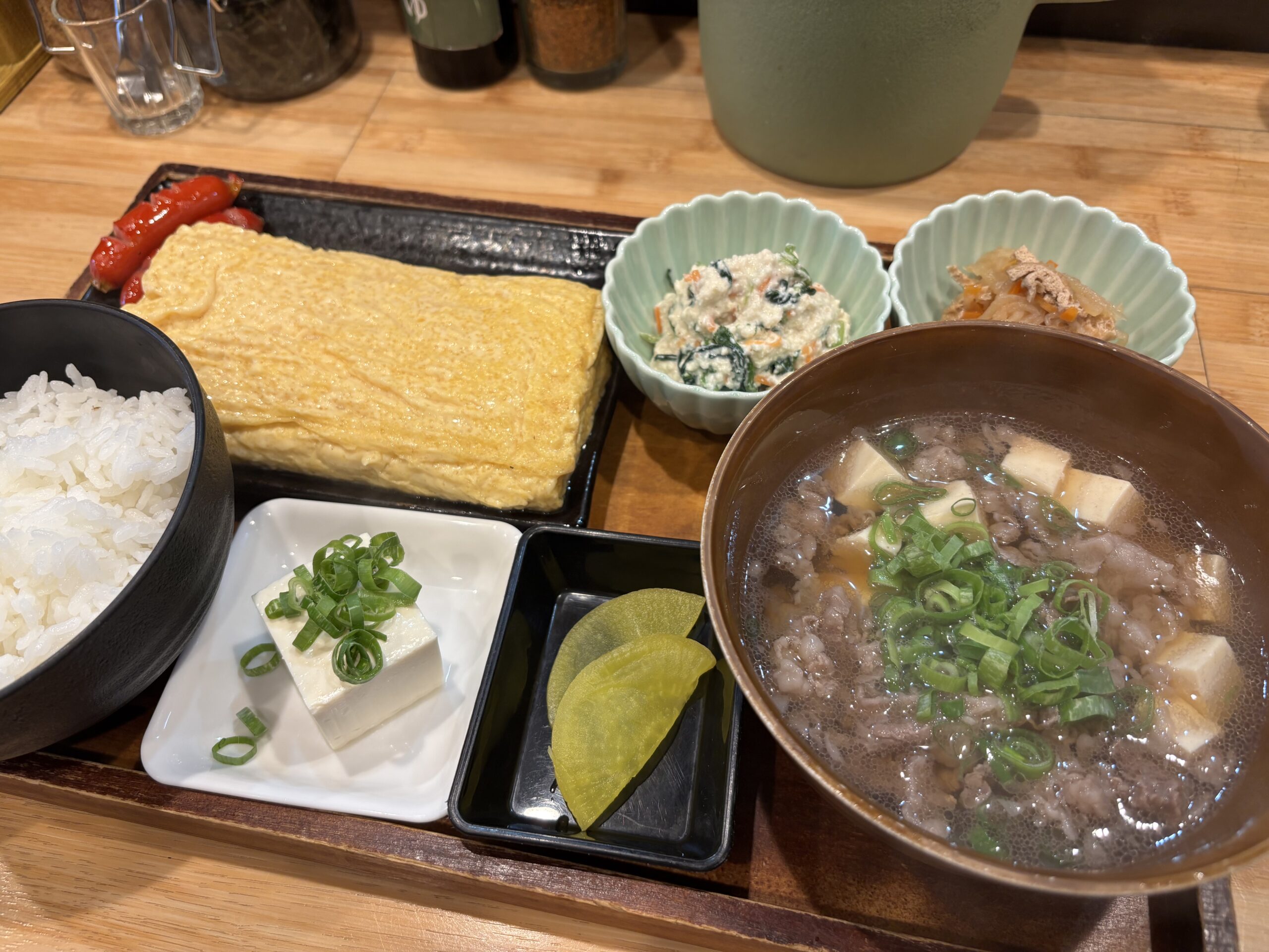 やまやの朝定食 肉すいとだし巻き